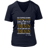 "As if she were the sun" V-neck Tshirt - Gifts For Reading Addicts