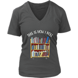 "This is how i roll" V-neck Tshirt - Gifts For Reading Addicts