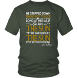 "As if she were the sun" Unisex T-Shirt - Gifts For Reading Addicts