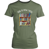 "This is how i roll" Women's Fitted T-shirt - Gifts For Reading Addicts