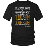 "As if she were the sun" Unisex T-Shirt - Gifts For Reading Addicts