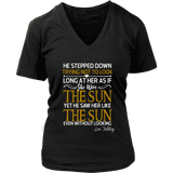 "As if she were the sun" V-neck Tshirt - Gifts For Reading Addicts